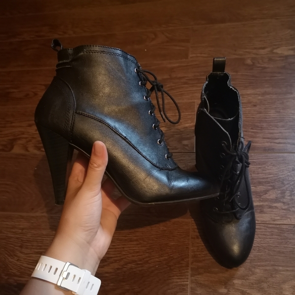 High heels. - Picture 3 of 3